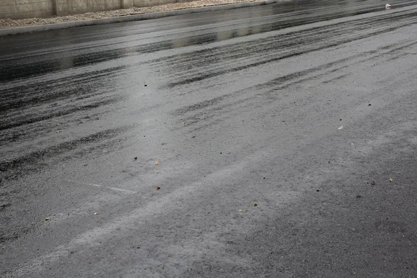 Pavimento Asfalto Alcatrão Preto Recém Colocado Uma Nova Superfície Estrada — Fotografia de Stock