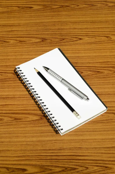Caneta Notebook Lápis Sobre Fundo Madeira — Fotografia de Stock