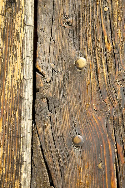 Mozzate Zardzewiały Brązowy Kołatka Mosiężna Curch Drzwi Zamknięte Drewna Włochy — Zdjęcie stockowe