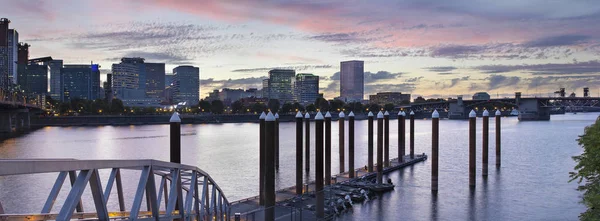 Portland Oregon Waterfront Skyline Pela Doca Barco Longo Rio Willamette — Fotografia de Stock