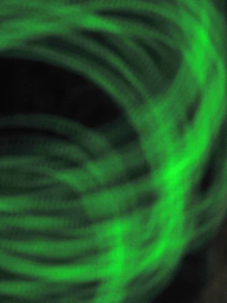 绿色漩涡 在黑色背景上绿色线圈的抽象表示 — 图库照片