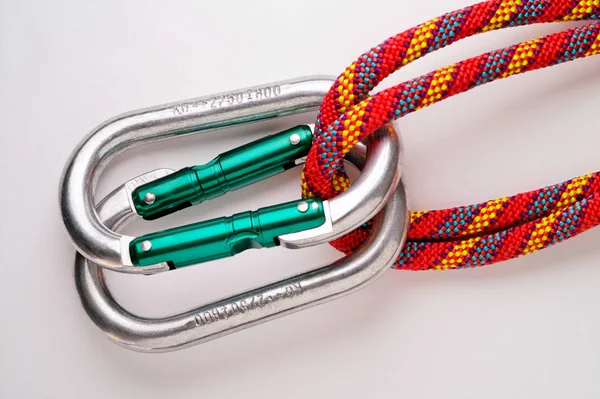 Bergsklättring Fördubblats Ovala Aluminium Carabiners Safe — Stockfoto