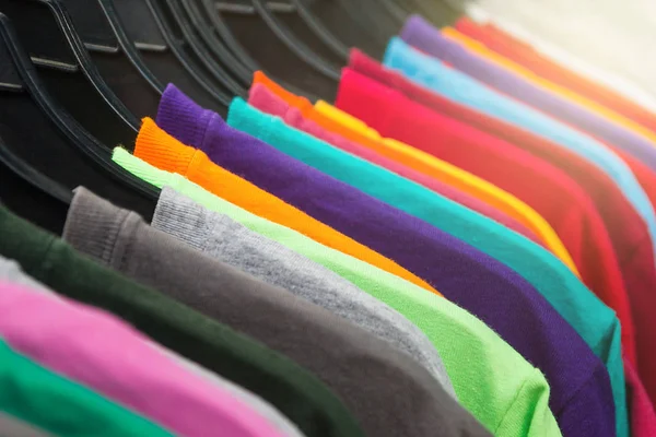 Muticolor Shirt Patrón Arco Iris — Foto de Stock