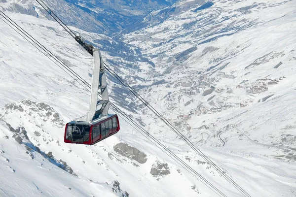 Riesige Skihütte Den Bergen — Stockfoto
