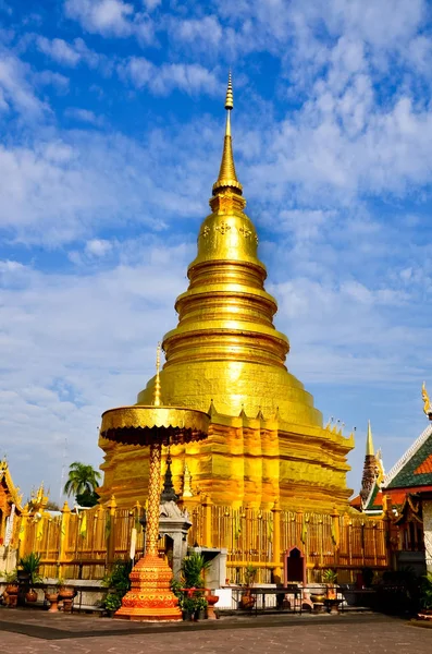 Wat Phra Que Mon Haripunchai — Foto de Stock