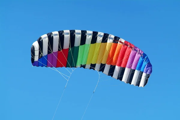Színes Stunt Kite Kék Háttér — Stock Fotó