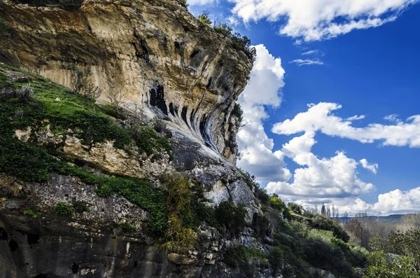 Hermosa Roca Asombroso Fondo Del Cielo Montaña Navarra España — Foto de Stock