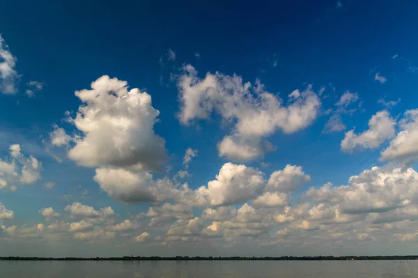 Sonne Hinter Den Wolken Einem Warmen Tag Naturserie — Stockfoto