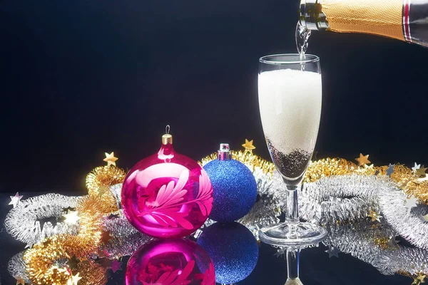 Capodanno Bicchiere Champagne Arredamento Sfondo Scuro — Foto Stock