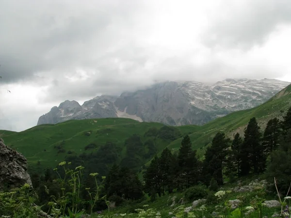 Hory Skály Reliéfní Krajina Kopec Panoramatický Kavkaz Svahu Sníh Chladný — Stock fotografie
