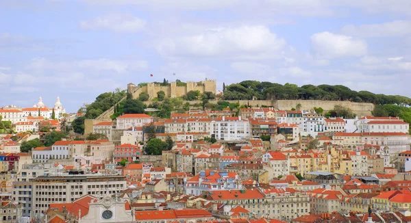 Kırmızı Çatılı Eski Geleneksel Lizbon Şehrinin Panoraması Kale Manzarası — Stok fotoğraf
