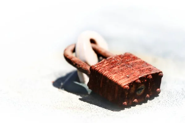 Old Rusty Lock High Key White — Stock Photo, Image