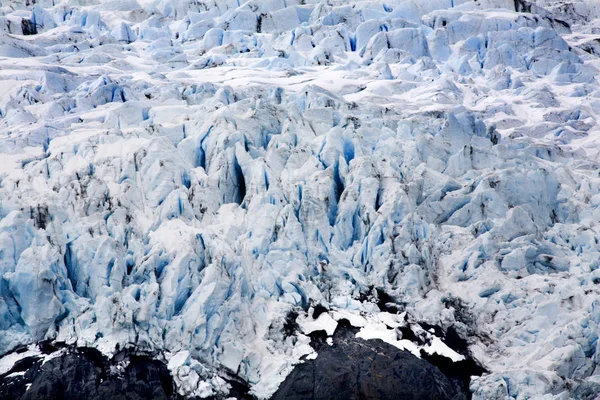 Blauer Eisiger Portage Gletscher Mit Schwarzem Felsanker Alaska — Stockfoto