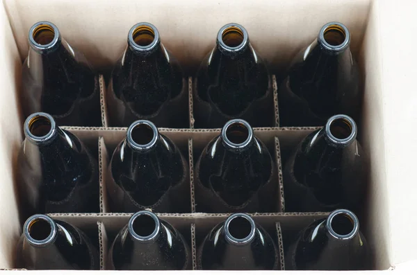 Tucet Prázdných Láhví Pivem Krabici — Stock fotografie