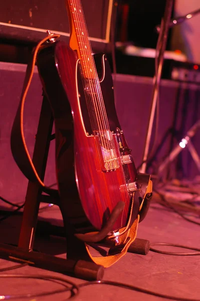 Een Gitaar Stand Een Live Concert — Stockfoto