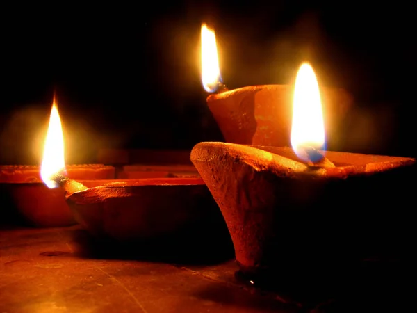 Prachtige Clay Aarden Lampen Traditiebewust Aangestoken Ter Gelegenheid Van Diwali — Stockfoto