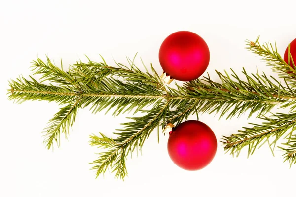 Fronteira Guirlanda Natal Vermelho Com Bugigangas Fitas Branco — Fotografia de Stock