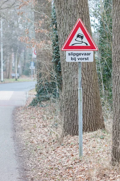 Señal Tráfico Advertencia Contra Camino Resbaladizo Debido Hielo Nieve Holandés — Foto de Stock