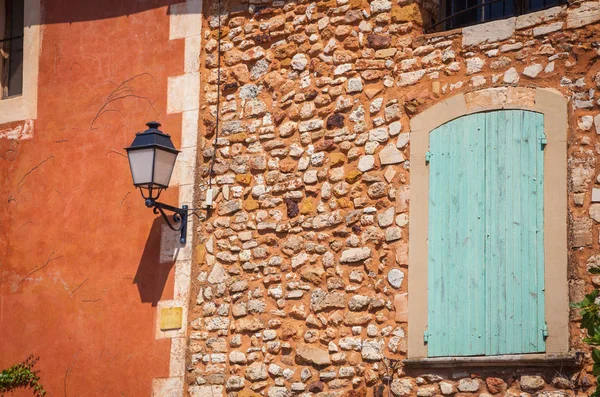 Janela Com Persianas Coloridas Uma Pequena Aldeia Provence França — Fotografia de Stock