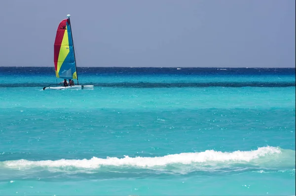 Laguna Tropical Colina Navegable Espuma Nublado Catamarán Barco Costa México — Foto de Stock