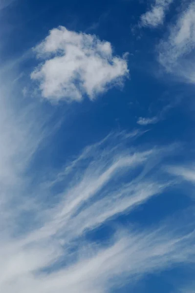 Schöne Flauschige Wolken Blauen Himmel — Stockfoto