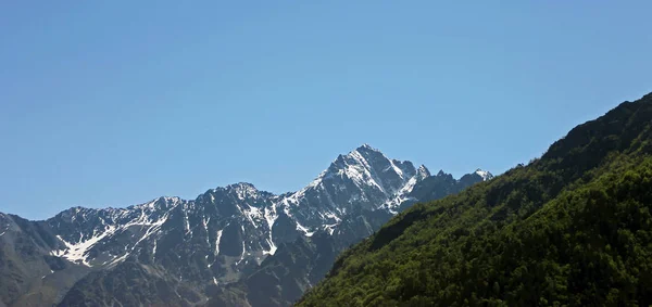 Кавказские Горы Снегом Ясное Голубое Небо — стоковое фото