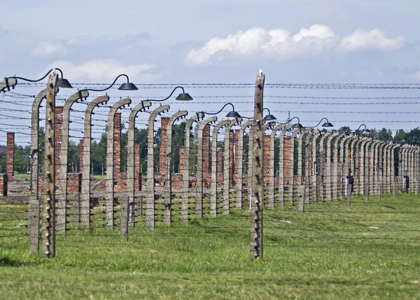 Περίφραξη Και Σόμπες Μπίρκεναου Στρατόπεδο Συγκέντρωσης Πολωνία — Φωτογραφία Αρχείου