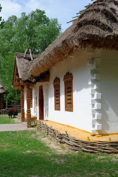 Reconstrucción Una Casa Tradicional Agricultores Museo Aire Libre Kiev Ucrania — Foto de Stock