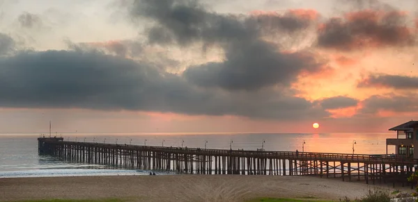 잔잔한 태평양 지내면서 캘리포니아의 벤투라 해안부두 — 스톡 사진