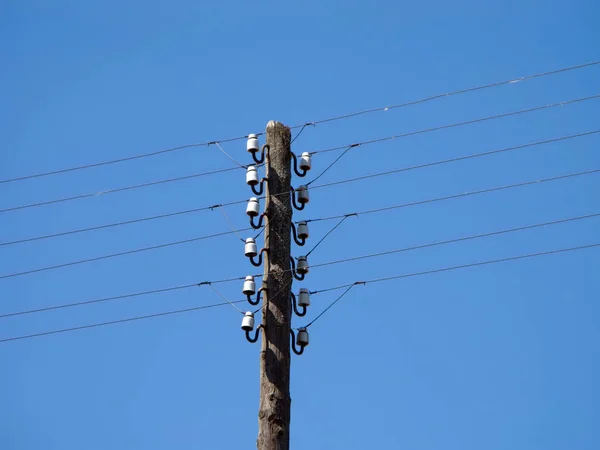 Mavi Gökyüzünde Elektrik Kulesi Elektrik Hattı Kablosu — Stok fotoğraf