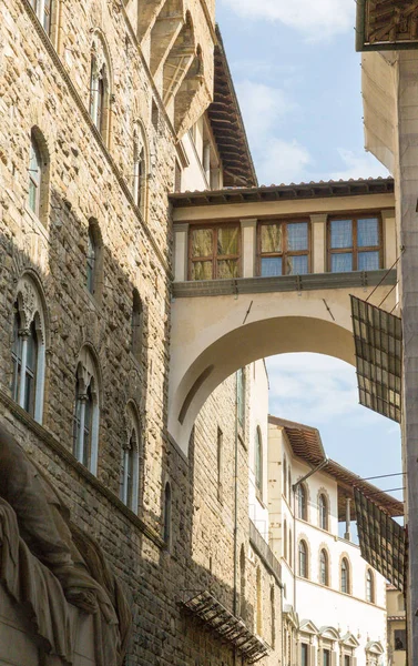 Een Verbinding Tussen Twee Italiaanse Gebouwen Florence — Stockfoto