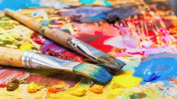 Spazzole Usate Sulla Tavolozza Artista Pittura Olio Colorata Disegno Pittura — Foto Stock