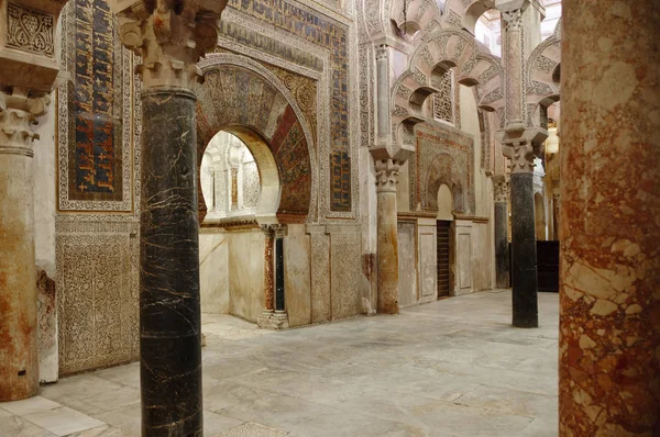 Καμάρες Και Απίστευτη Αρχιτεκτονική Μέσα Mezquita Μεγάλο Τζαμί Ένα Από — Φωτογραφία Αρχείου