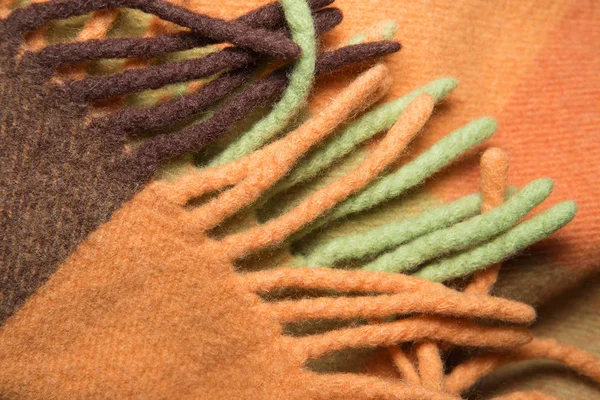 Мягкое Теплое Сложенное Шерстяное Одеяло Альпаки Бахромой Зеленая Оранжевая Шерсть — стоковое фото