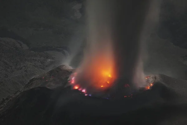 Lava Fundida Brilla Cráter Volcánico Santiaguito Santa Maria Guatemala —  Fotos de Stock