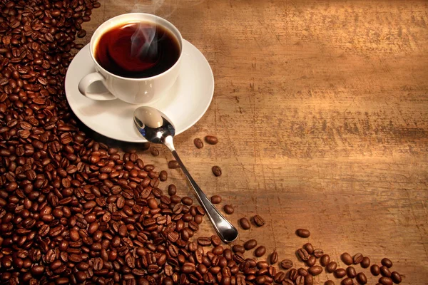 Taza Café Blanco Con Frijoles Mesa Madera Rústica — Foto de Stock