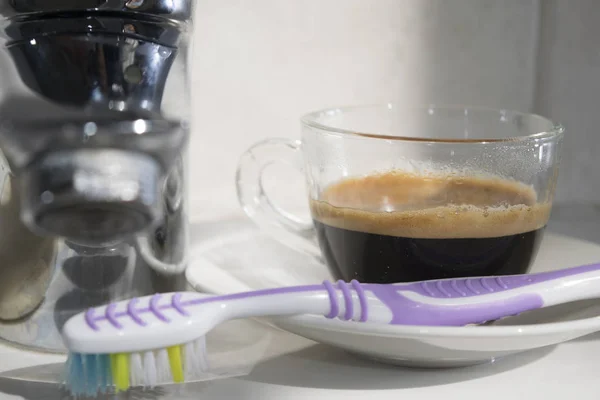 Concept Éveil Avec Une Tasse Café Brosse Dents Sur Lavabo — Photo