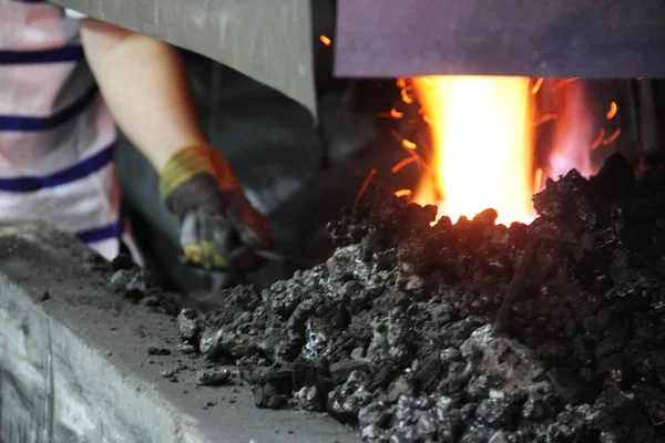 Herrero Trabajando Una Forja Toledo — Foto de Stock