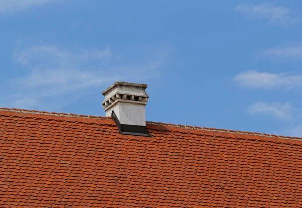 屋根の上の煙突 — ストック写真