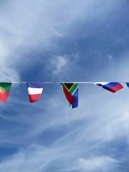 Conjunto Banderas Internacionales Contra Cielo Azul — Foto de Stock