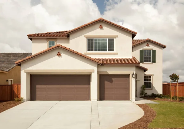 Newly Constructed Modern American Home — Stock Photo, Image