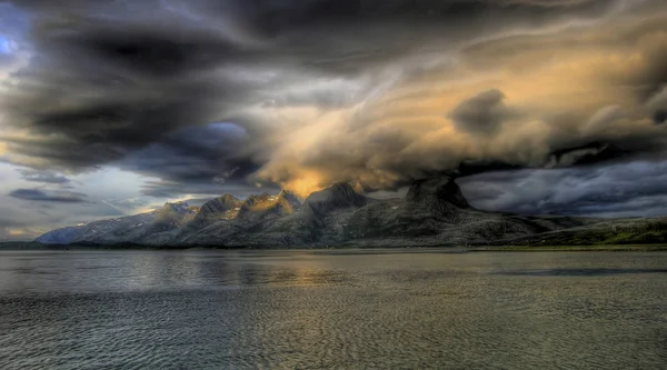 Nuvens Sobre Sete Irmãs — Fotografia de Stock