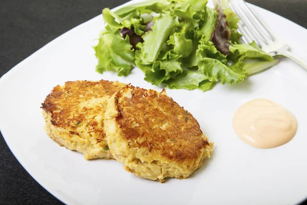 Fresh Crab Cakes White Plate Sauce Salad Field Greens — Stock Photo, Image
