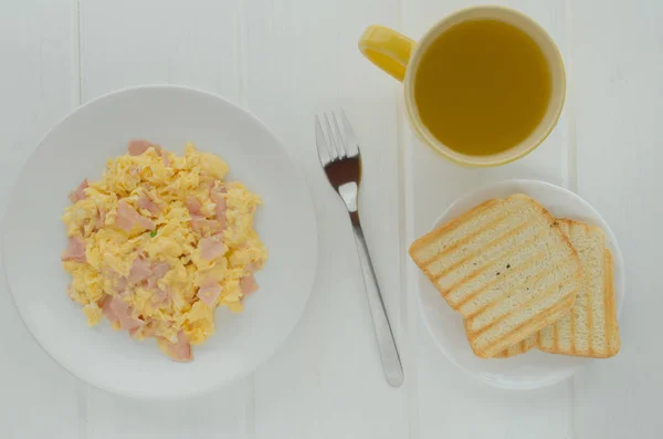 Huevos Revueltos Con Tostadas Pizarra Blanca —  Fotos de Stock