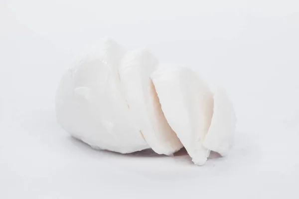 Beyaz Zemin Üzerine Talyan Taze Mozzarella — Stok fotoğraf