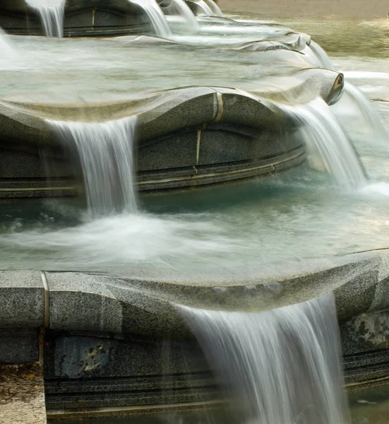 Water Fountain Flowing Slow Shutter — Stock Photo, Image