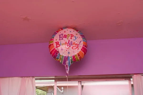 Foto Happy Birthday Ballone Habitación — Foto de Stock