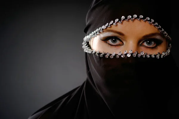 Arabic Eyes Woman Wearing Hijab — Stock Photo, Image