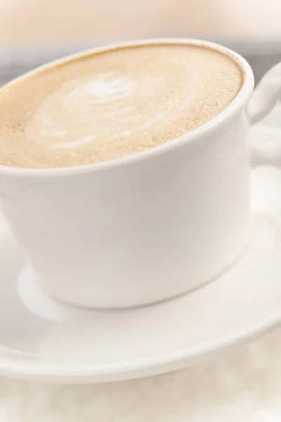Kaffe Latte Med Mjölkskum Ljusbrun Bord — Stockfoto