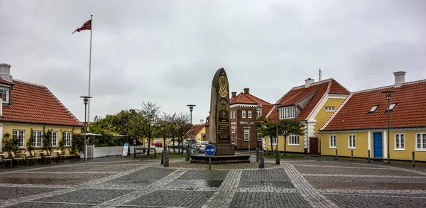 https://st4.depositphotos.com/20524830/25837/i/600/depositphotos_258370054-stock-photo-memorial-sea-rescuers-skagen-denmark.jpg